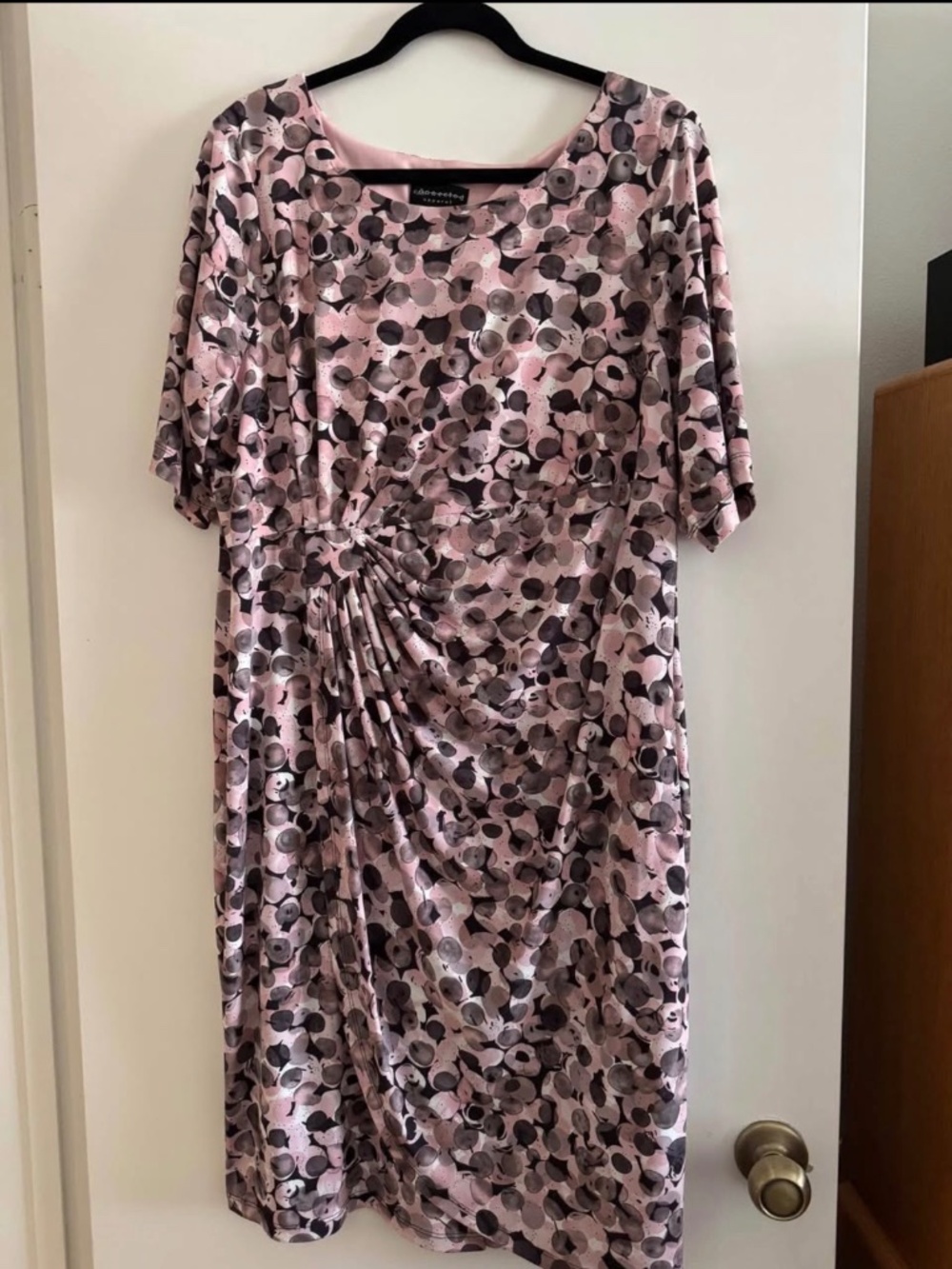 Women’s plus size dress, 18W